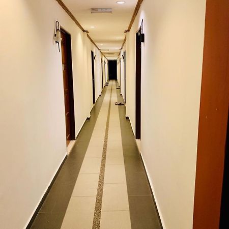 D Lima Beach Inn Pantai Cenang  Eksteriør bilde