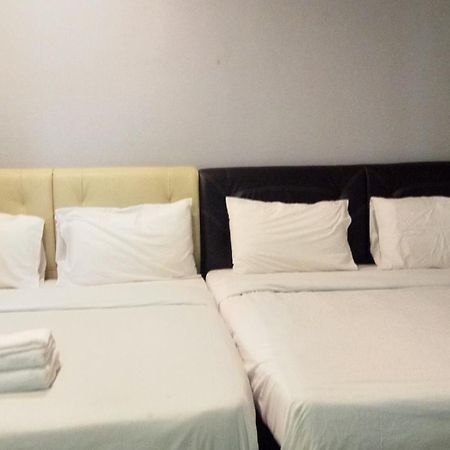 D Lima Beach Inn Pantai Cenang  Eksteriør bilde